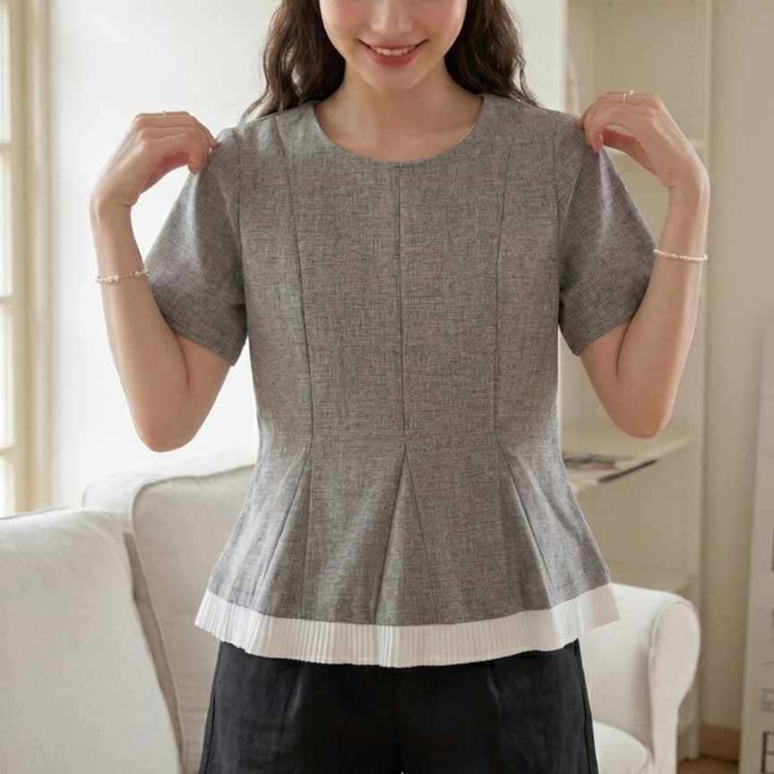Glucoat | เสื้อแขนสั้น คอกลม ตีเกล็ดหน้า ซิปหลังยาว รูปที่ 2