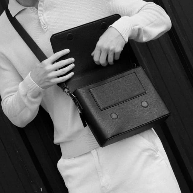 AGENTLE - BOXCASE CITY | กระเป๋าแมสเซนเจอร์ทรงกล่องสี่เหลี่ยมผู้ชาย รูปที่ 8