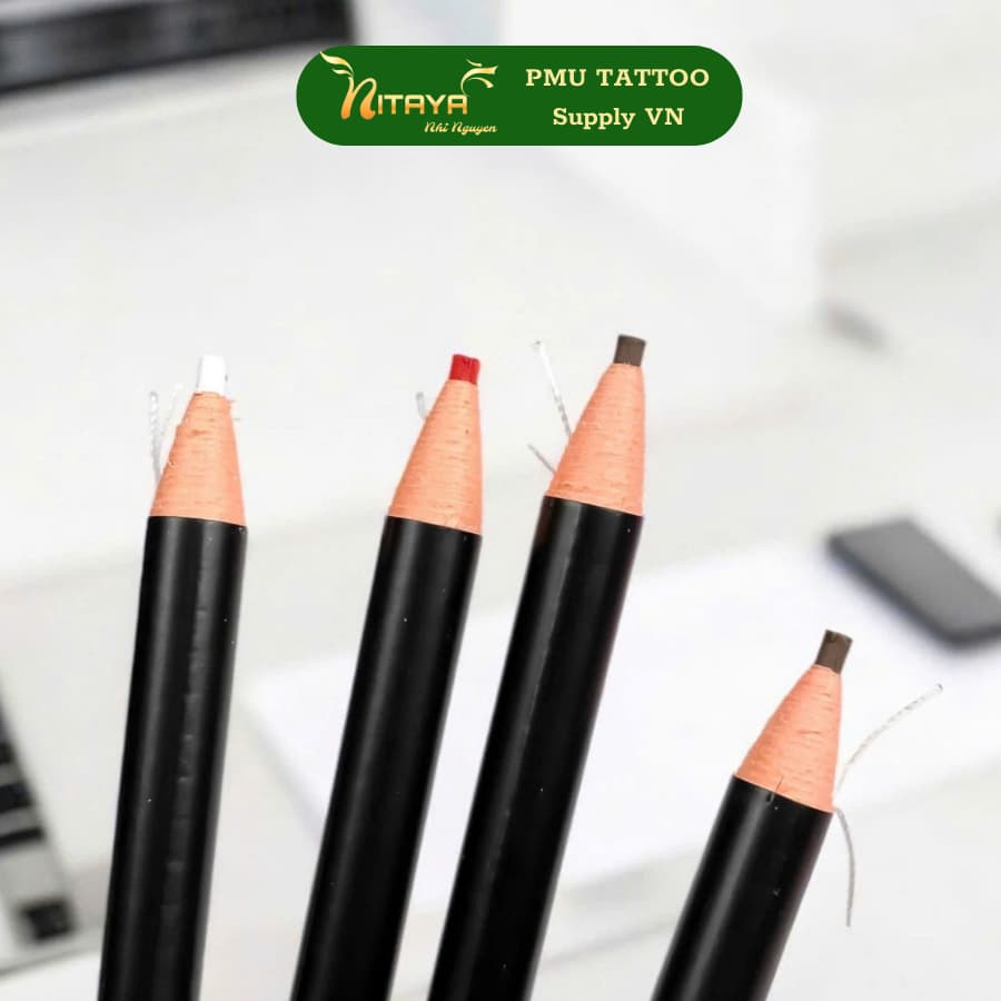 ดินสอ PMU 2 มม. สำหรับร่างโครงคิ้ว–ขอบปาก สีแดง/ดำ/ขาว เส้นคม ชัด รูปที่ 1
