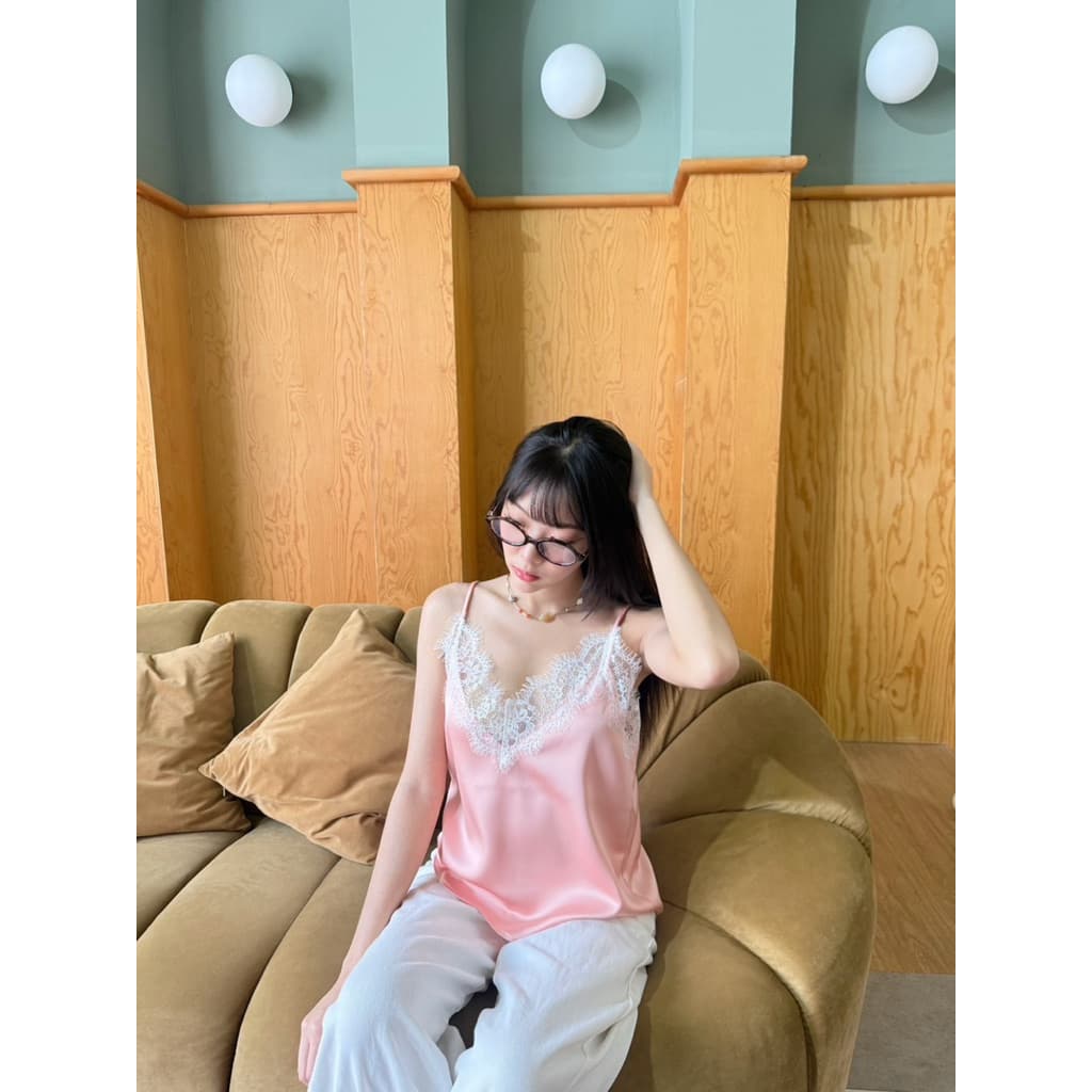 BY IRA Harmony top เสื้อสายเดี่ยวผู้หญิง สีพื้น แต่งลูกไม้ เสื้องานผ้าซาติน งานคอวี รูปที่ 4