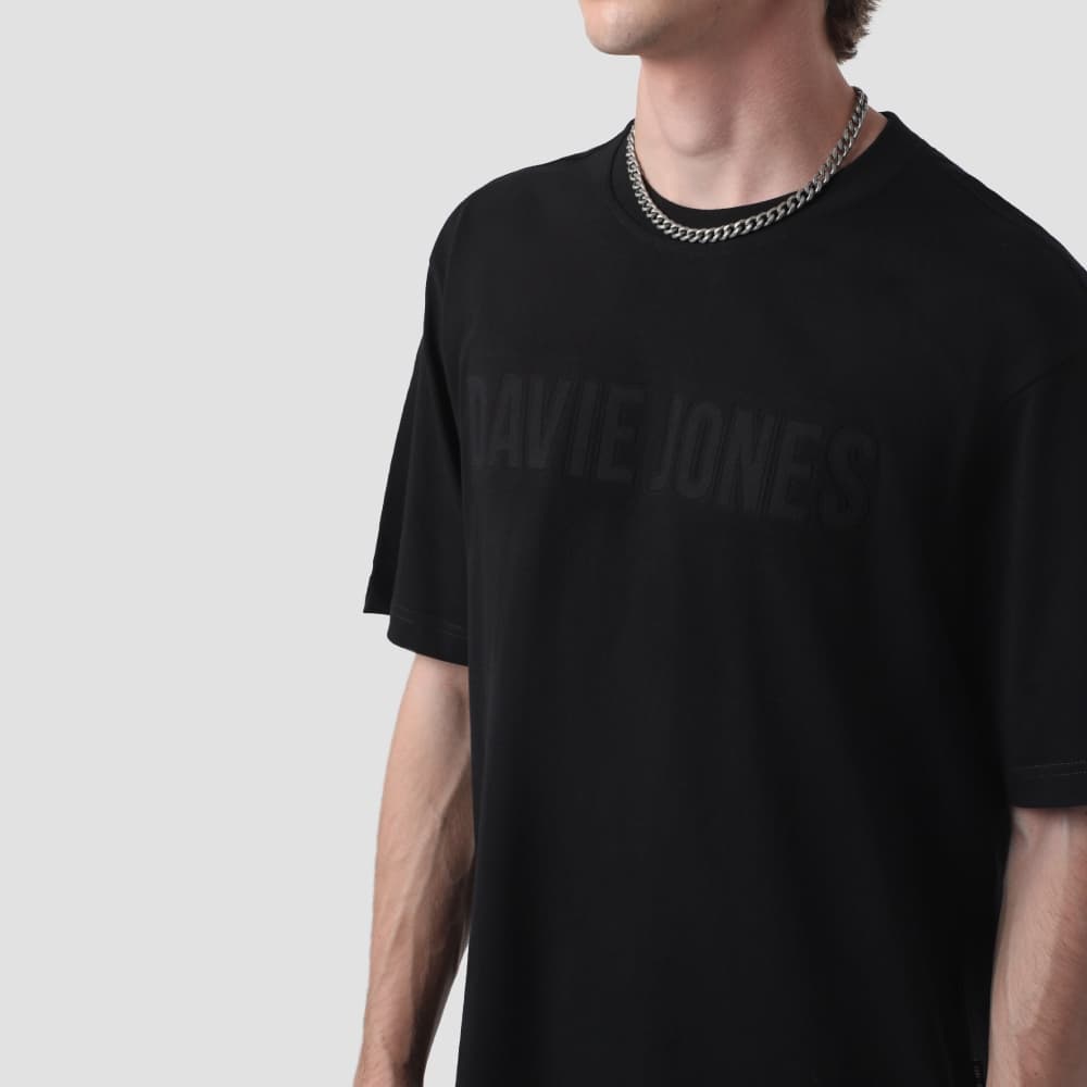 DAVIE JONES เสื้อยืดผู้ชาย Logo Oversized Fit T-Shirt สีดำ แดงไวน์ LG0076 รูปที่ 3