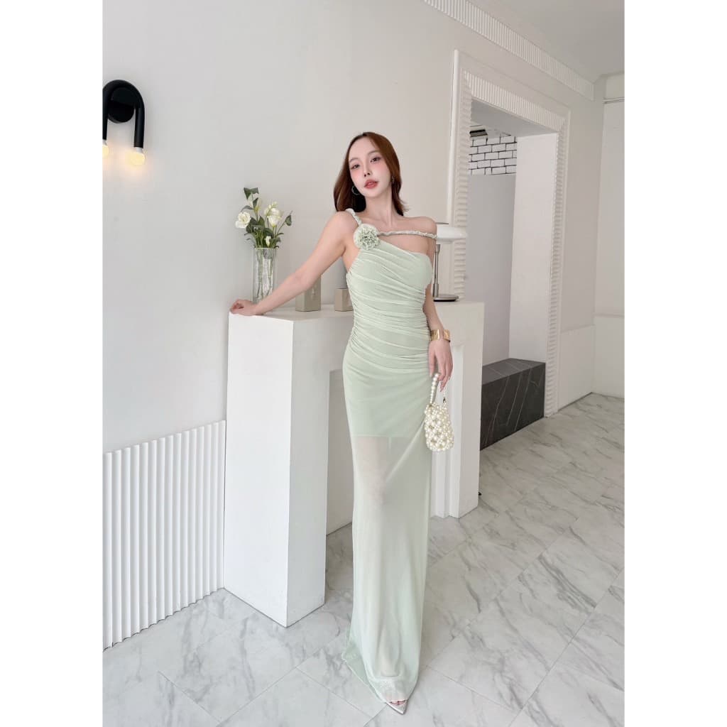 A1016 - เดรสยาวเกาะอกเฉียงแต่งดอกไม้ ชุดออกงาน ชุดไปงานแต่ง เดรสยาวสวยๆ รูปที่ 4