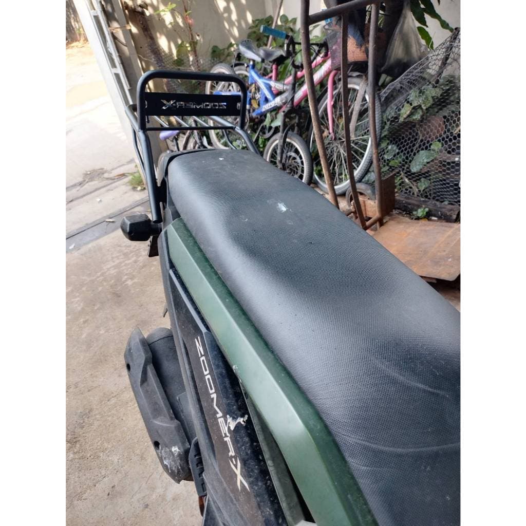 แร็คท้าย ZOOMER-X เหล็กหนาแข็งแรงรับน้ำหนักได้ดี ดีไซน์มาตรฐานติดตั้งเข้ากับตัวรถได้พอดี รูปที่ 6