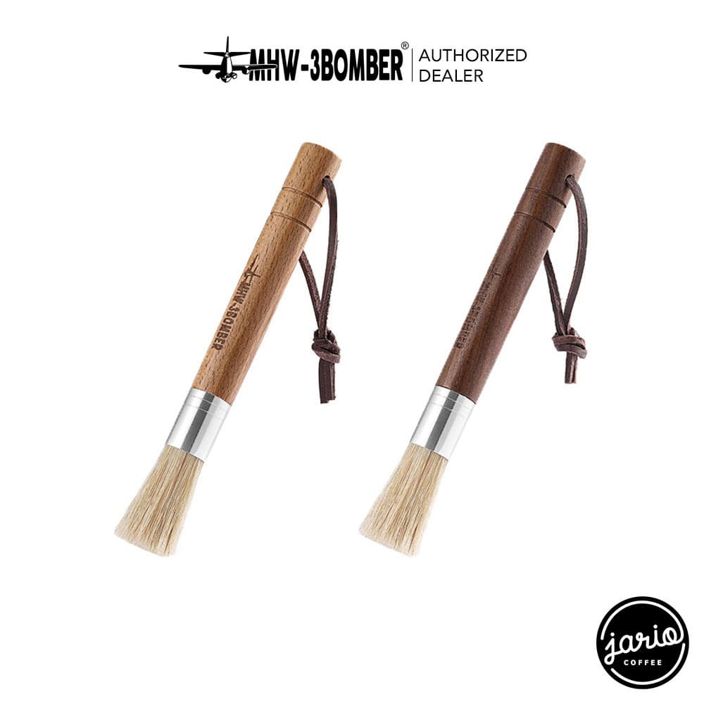 JARIO x MHW-3BOMBER Barista Wings Cylindrical Brush แปรงปัดผงกาแฟ ด้ามจับไม้ แปรงกาแฟ รูปที่ 1
