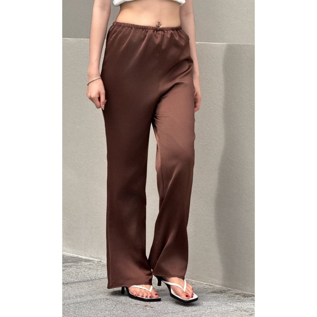 SEASON STUDIO - QUINN SATIN PANTS / กางเกงผ้าซาติน ทรงบูทคัท รูปที่ 2