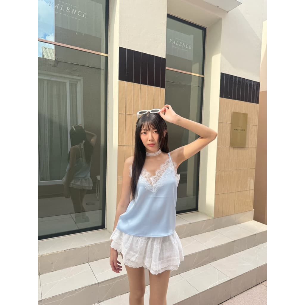 BY IRA Harmony top เสื้อสายเดี่ยวผู้หญิง สีพื้น แต่งลูกไม้ เสื้องานผ้าซาติน งานคอวี รูปที่ 8