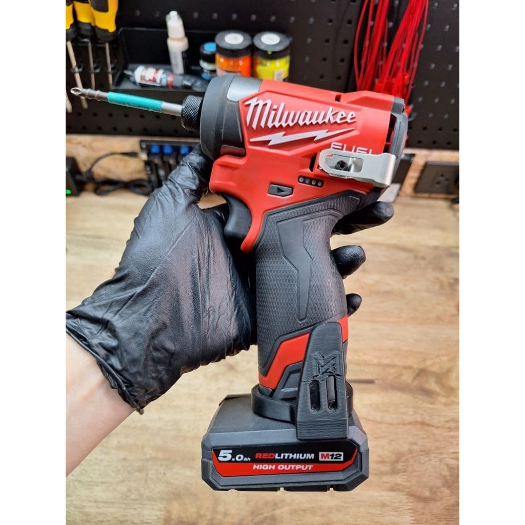 ตะขอแขวนสำหรับMilwaukee M12 รูปที่ 1