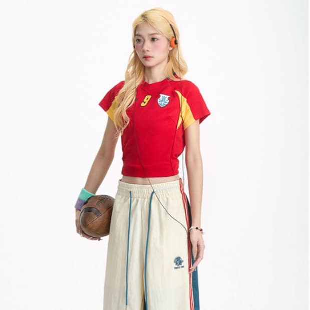 cherryshop เสื้อยืดคอวีแขนสั้นสไตล์สาวฮอตสไตล์ย้อนยุคอเมริกันสำหรับผู้หญิง สไตล์สลิมฟิต ตัวพิมพ์อักษร แฟชั่น รูปที่ 5