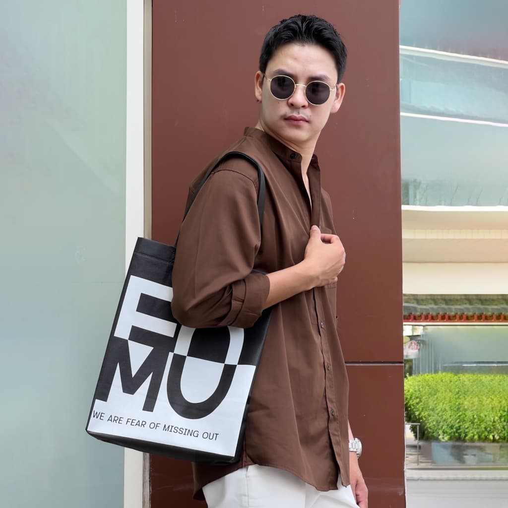 สินค้าฟรีสำหรับซื้อ 2 ตัวขึ้นไป ถุงผ้า FOMO Tote Bag Fomo ถือแบบเท่ๆ ใช้งานได้จริง แข็งแรงทนทาน รูปที่ 2