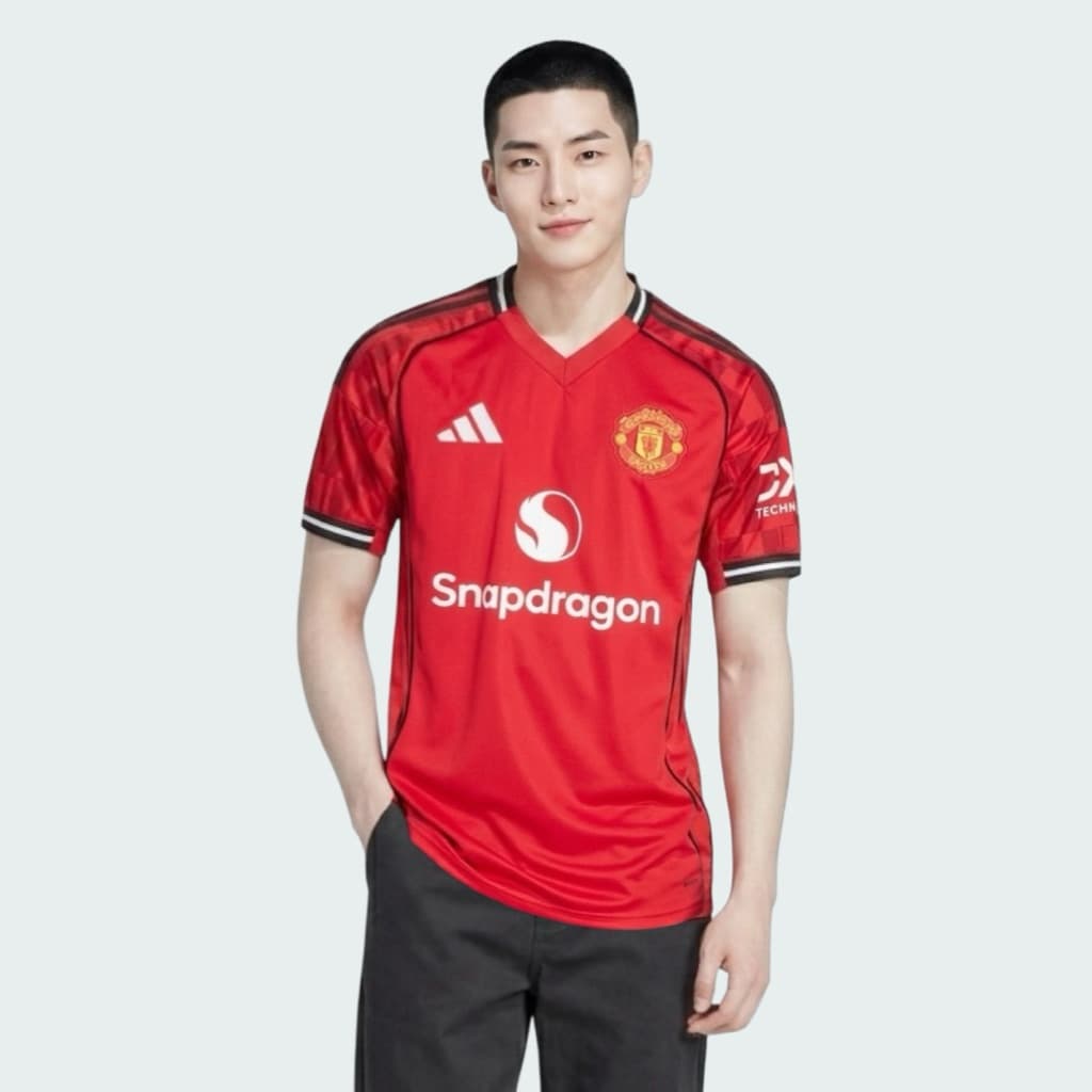 เสื้อฟุตบอลชุดเหย้า MANCHESTER UNITED 25/26 รับประกันลิขสิทธิ์แท้100% รูปที่ 2