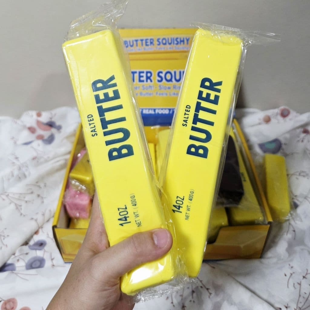 พร้ออมส่ง ของเล่น สกุชชี่เนยแท่ง เล็ก-ใหญ่ เนื้อนุ่มหนึบหนับ สโลว มีกลิ่นหอมเนย มีหลายสีให้เลือก สีก้อนเนยฮาชิมิ รูปที่ 1