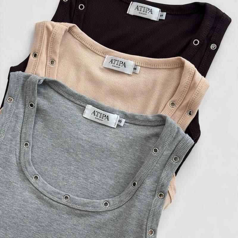 Atipashop - Alpha Loop Top เสื้อกล้ามตอกหมุด คอเหลี่ยม เก็บเนื้อรักแร้ ผ้ายืด ใส่สบาย รูปที่ 3