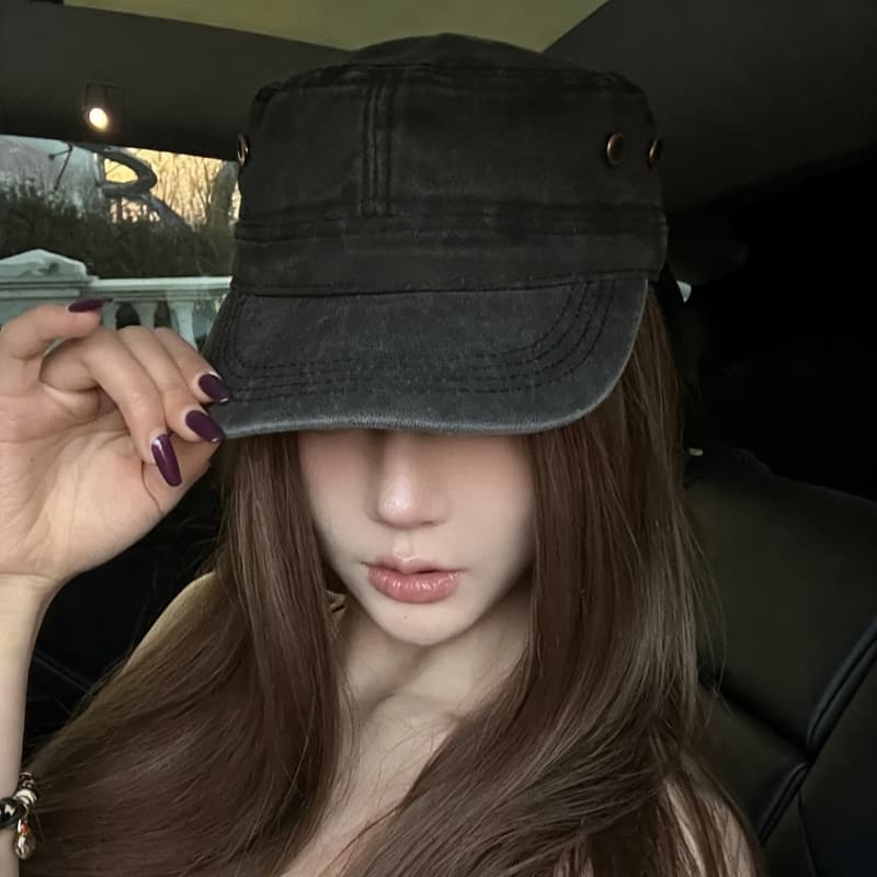 Halo studio หมวกทรงแบนปีกสั้นสีพื้นเรียบ ดีไซน์ทันสมัย ​​ระบายอากาศได้ดี รูปที่ 9