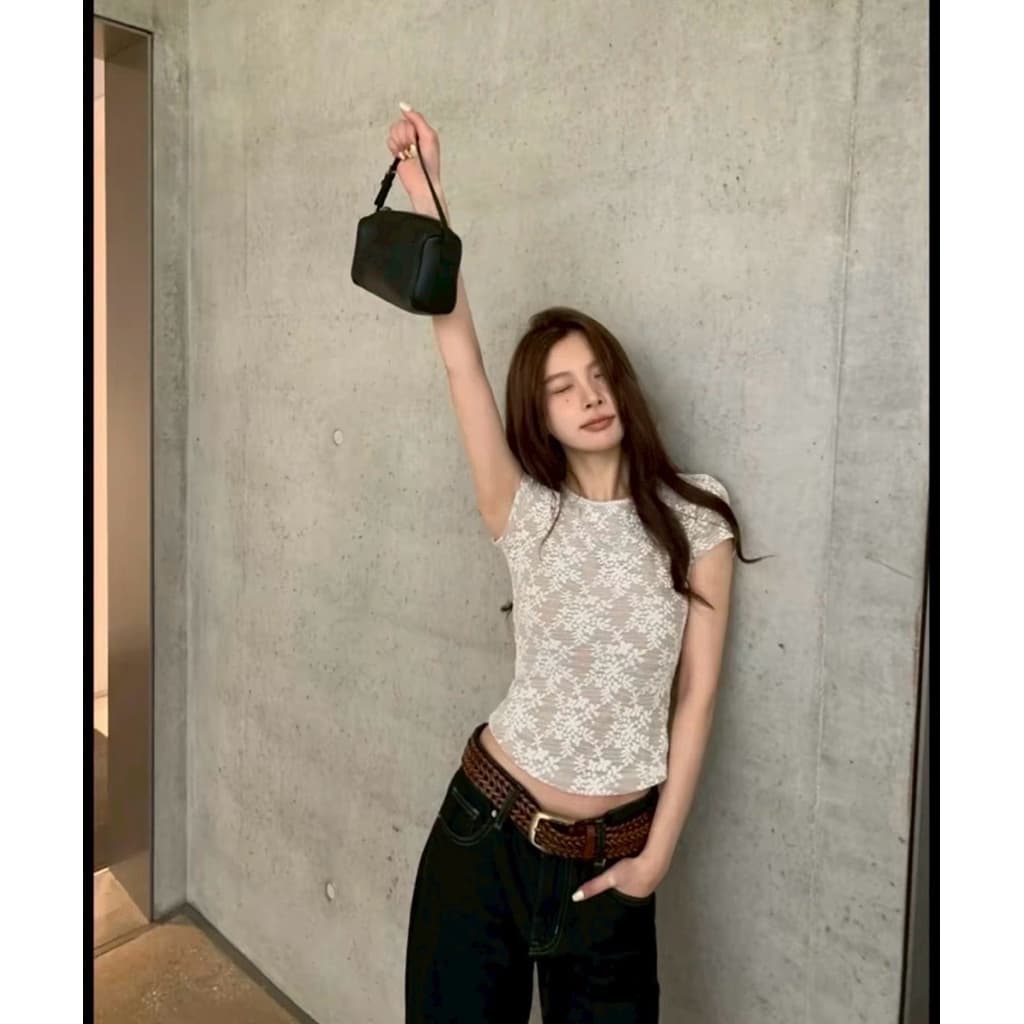 9273 เสื้อลูกไม้ซีทรูทอฉลุลาย 3D สวยปราณีต ทรงเข้ารูปสลิมฟิตเป๊ะ ดีเทลคอกลมกุ๊นขอบหยักสุดคิ้วท์ เนื้อผ้านิ่ม รูปที่ 6