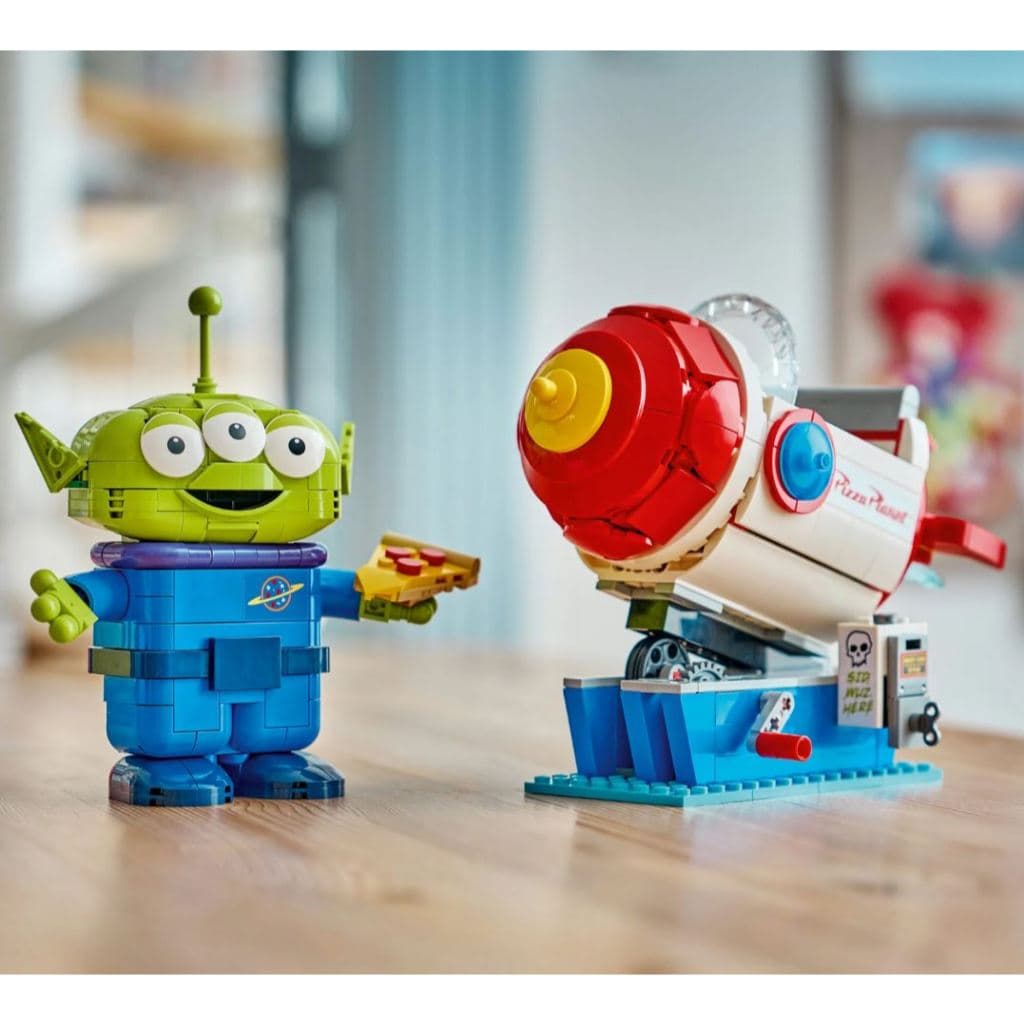 LEGO® | Disney and Pixar Toy Story Alien with Pizza Planet Rocket Ride 43307 รูปที่ 5