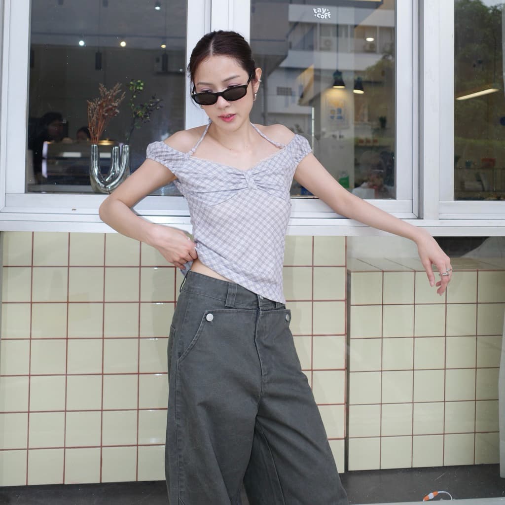 AMUSE BKK - Cary Plaid Top เสื้อลายตารางดีเทลอกแต่งขอบลูกไม้+จับจีบโบว์ช่วงอก ทรงเข้ารูป รูปที่ 1