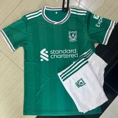 เสื้อบอลหงส์แดง สีเขียว 2025/26 รุ่นแฟนบอล ชุดแข่งผู้ชาย แขนสั้น ผ้าเบา ระบายอากาศดี ใส่สบาย รูปที่ 3