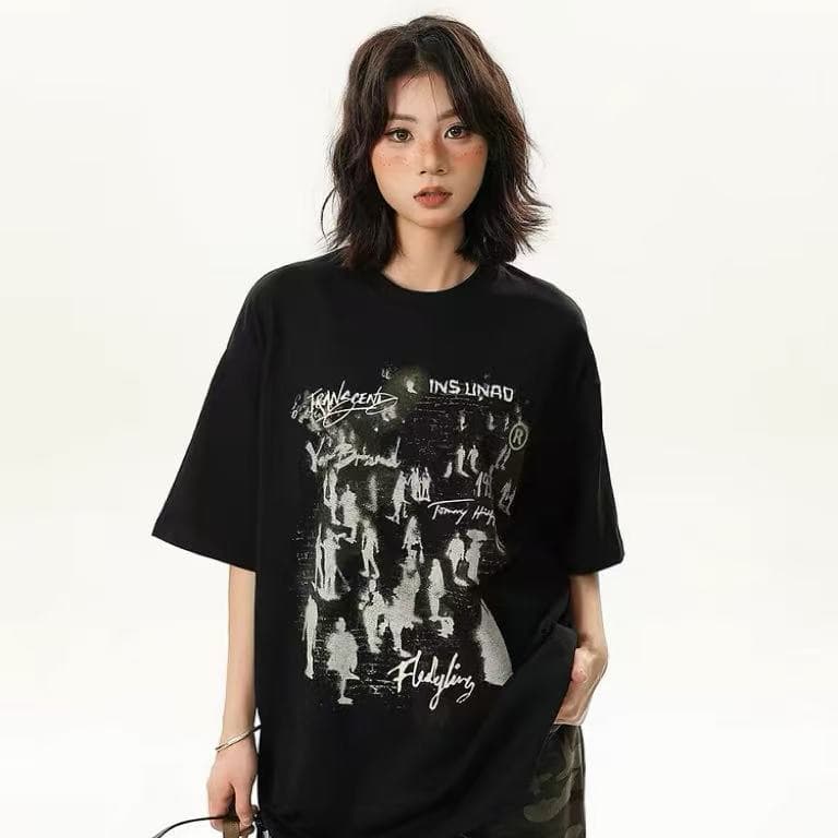 เสื้อยืดคอกลมลายพิมพ์แบรนด์ฮิต สไตล์อเมริกันไฮสตรีท ฤดูร้อน ใส่ได้ทั้งคู่รัก ทรงหลวมแขนสั้นผู้หญิง แต่งตัวแมตช์ง่าย รูปที่ 1