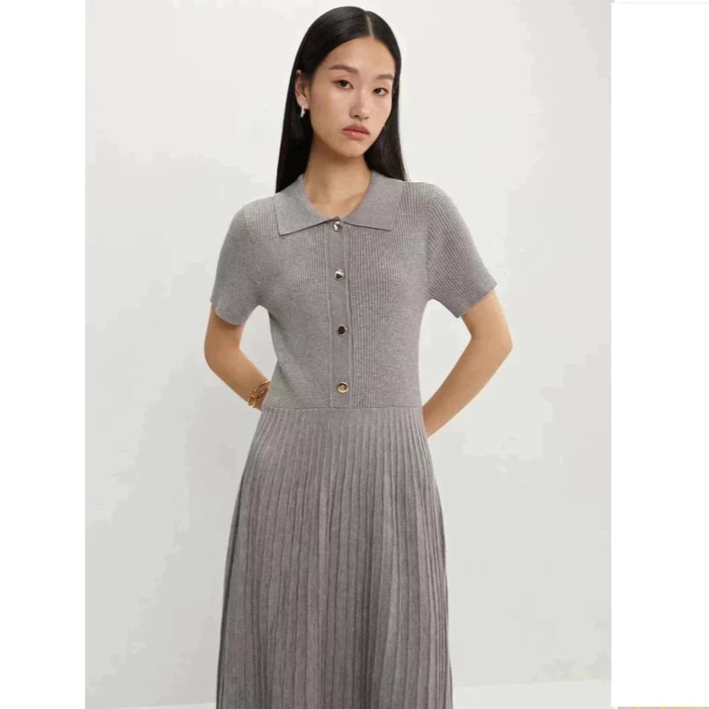 เดรสดีเทลพลีทติดกระดุม / Buttoned Pleat Knit Dress รูปที่ 1
