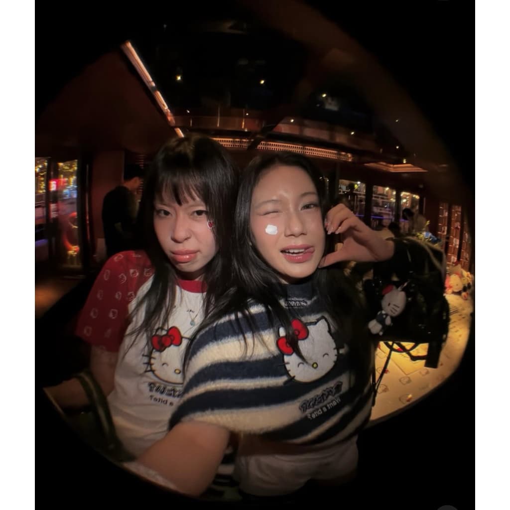 Baby Tee x Hello Kitty | Joy Icon Lightweight Raglan Regular Tee/ Red รูปที่ 6